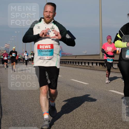 03.10.2025 - Köhlbrandbrückenlauf Fabian Wolf http://msf.ph/oto/9055548 03.10.2025 10:03:06 Position 3 2690, 3480 meine-sportfotos.de