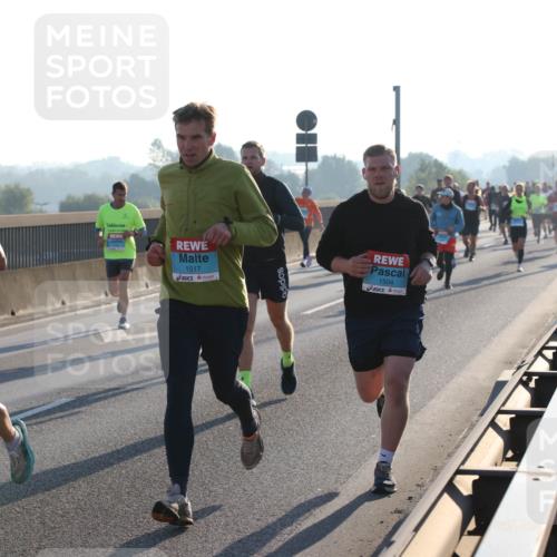 03.10.2025 - Köhlbrandbrückenlauf Lena Gebhardt http://msf.ph/oto/9055551 03.10.2025 09:17:03 Position 1 1297, 1517, 1504 meine-sportfotos.de