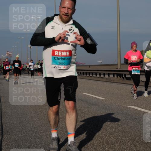 03.10.2025 - Köhlbrandbrückenlauf Fabian Wolf http://msf.ph/oto/9055554 03.10.2025 10:03:06 Position 3 90, 2690, 1804, 3480 meine-sportfotos.de