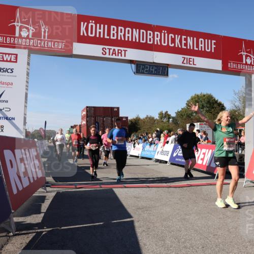 03.10.2025 - Köhlbrandbrückenlauf Lena Gebhardt http://msf.ph/oto/9055560 03.10.2025 13:24:12 Ziel 4286, 4442, 4529, 4657, 4698, 4942, 4943, 5085, 5321, 5350, 5387, 5389, 5419, 5432, 5986, 6119, 6168, 6169, 6442, 6443, 6557, 6643, 6701 meine-sportfotos.de