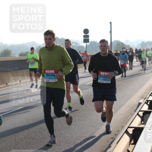 03.10.2025 - Köhlbrandbrückenlauf Lena Gebhardt http://msf.ph/oto/9055566 03.10.2025 09:17:03 Position 1 1297, 1517, 1504 meine-sportfotos.de