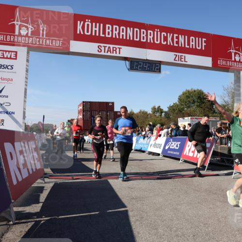 03.10.2025 - Köhlbrandbrückenlauf Lena Gebhardt http://msf.ph/oto/9055567 03.10.2025 13:24:12 Ziel 4286, 4442, 4529, 4657, 4698, 4942, 4943, 5085, 5321, 5350, 5387, 5389, 5419, 5432, 5986, 6119, 6168, 6169, 6442, 6443, 6557, 6643, 6701 meine-sportfotos.de