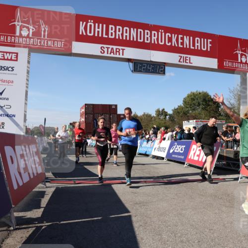 03.10.2025 - Köhlbrandbrückenlauf Lena Gebhardt http://msf.ph/oto/9055578 03.10.2025 13:24:12 Ziel 4286, 4442, 4529, 4657, 4698, 4942, 4943, 5085, 5321, 5350, 5387, 5389, 5419, 5432, 5986, 6119, 6168, 6169, 6442, 6443, 6557, 6643, 6701 meine-sportfotos.de