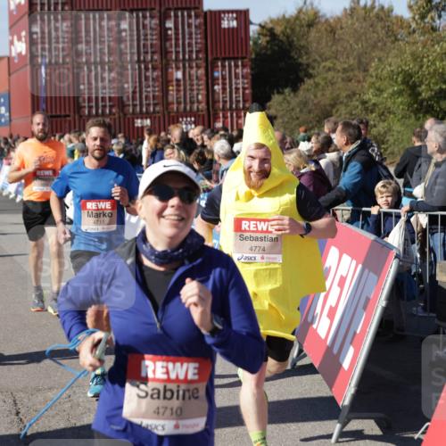 03.10.2025 - Köhlbrandbrückenlauf Jannik Wohlers http://msf.ph/oto/9055623 03.10.2025 13:10:26 Ziel 4147, 4364, 4429, 4479, 4710, 4711, 4774, 5029, 5689, 6024, 6294, 6587, 6781, 6782 meine-sportfotos.de