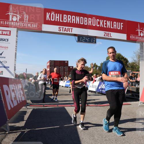 03.10.2025 - Köhlbrandbrückenlauf Lena Gebhardt http://msf.ph/oto/9055631 03.10.2025 13:24:14 Ziel 4286, 4442, 4529, 4657, 4673, 4698, 4942, 4943, 5085, 5107, 5321, 5350, 5389, 5432, 5986, 6119, 6168, 6169, 6643, 6701 meine-sportfotos.de