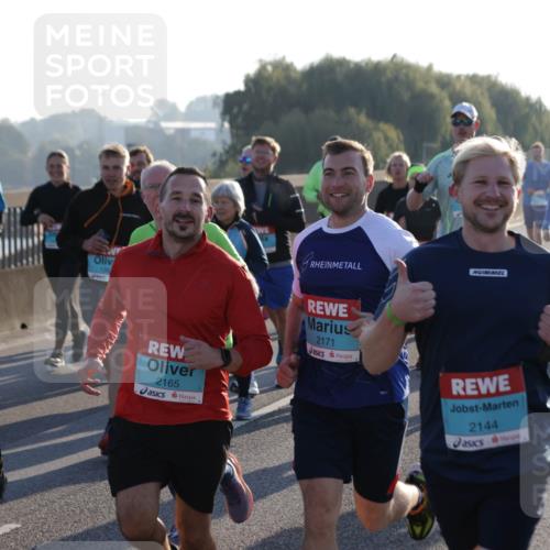 03.10.2025 - Köhlbrandbrückenlauf Jannik Wohlers http://msf.ph/oto/9055637 03.10.2025 09:20:39 Position 3 1720, 139, 2165, 2171, 2144, 3672 meine-sportfotos.de