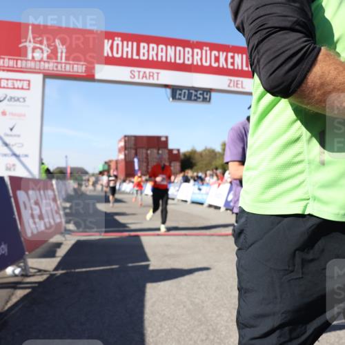03.10.2025 - Köhlbrandbrückenlauf Lena Gebhardt http://msf.ph/oto/9055665 03.10.2025 13:07:55 Ziel 4159, 4184, 4310, 4382, 4395, 4639, 5959, 5993, 6022, 6120, 6163, 6244, 6285, 6348, 6384, 6409, 6651, 6696, 6821 meine-sportfotos.de