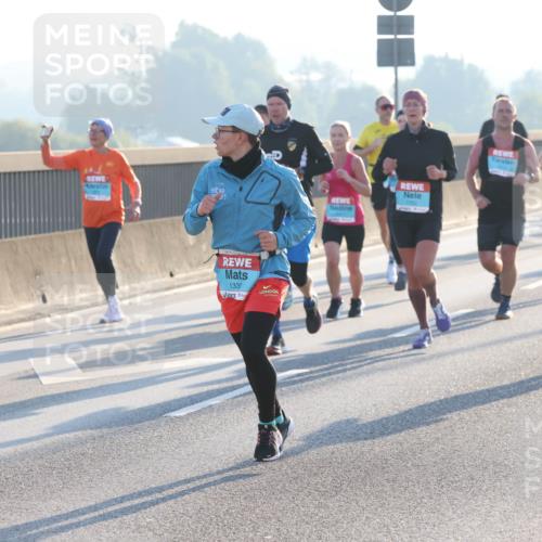 03.10.2025 - Köhlbrandbrückenlauf Lena Gebhardt http://msf.ph/oto/9055673 03.10.2025 09:17:07 Position 1 1330, 3454 meine-sportfotos.de