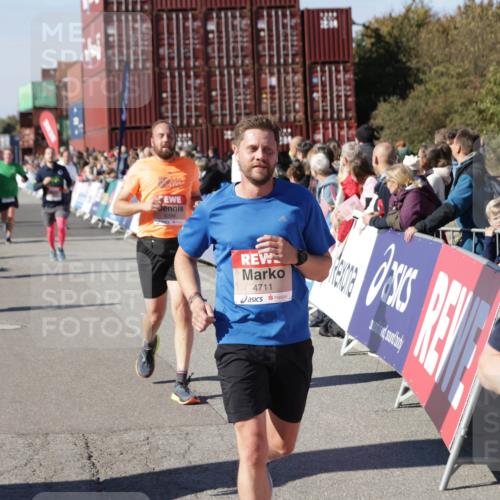 03.10.2025 - Köhlbrandbrückenlauf Jannik Wohlers http://msf.ph/oto/9055675 03.10.2025 13:10:27 Ziel 4147, 4364, 4386, 4429, 4479, 4710, 4711, 4774, 5383, 5689, 5738, 5889, 6024, 6177, 6294, 6587, 6779, 6781, 6782 meine-sportfotos.de
