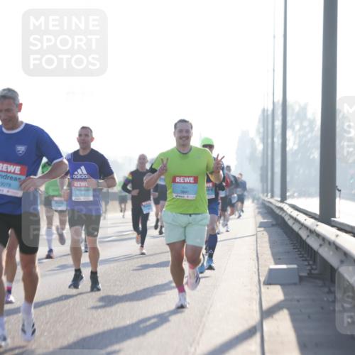 03.10.2025 - Köhlbrandbrückenlauf Jannik Wohlers http://msf.ph/oto/9055713 03.10.2025 09:12:57 Position 3 3078, 1028, 3841 meine-sportfotos.de