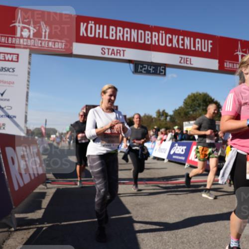 03.10.2025 - Köhlbrandbrückenlauf Lena Gebhardt http://msf.ph/oto/9055730 03.10.2025 13:24:16 Ziel 4286, 4442, 4529, 4555, 4657, 4664, 4673, 4698, 4942, 4943, 5085, 5107, 5321, 5350, 5432, 5986, 6119, 6168, 6169, 6306, 6643, 6701 meine-sportfotos.de