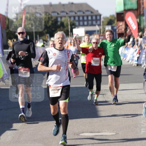 03.10.2025 - Köhlbrandbrückenlauf Jannik Wohlers http://msf.ph/oto/9055732 03.10.2025 13:10:29 Ziel 4147, 4386, 4429, 4479, 4710, 4711, 4774, 5229, 5383, 5689, 5738, 5889, 6024, 6177, 6294, 6779, 6781, 6782 meine-sportfotos.de