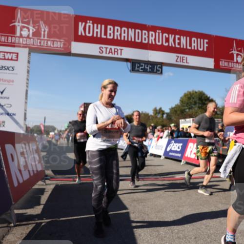 03.10.2025 - Köhlbrandbrückenlauf Lena Gebhardt http://msf.ph/oto/9055740 03.10.2025 13:24:16 Ziel 4286, 4442, 4529, 4555, 4657, 4664, 4673, 4698, 4942, 4943, 5085, 5107, 5321, 5350, 5432, 5986, 6119, 6168, 6169, 6306, 6643, 6701 meine-sportfotos.de