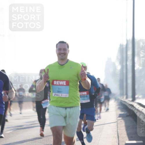 03.10.2025 - Köhlbrandbrückenlauf Jannik Wohlers http://msf.ph/oto/9055745 03.10.2025 09:12:57 Position 3 1008, 3841, 1050 meine-sportfotos.de