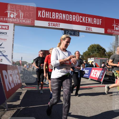 03.10.2025 - Köhlbrandbrückenlauf Lena Gebhardt http://msf.ph/oto/9055747 03.10.2025 13:24:16 Ziel 4286, 4442, 4529, 4555, 4657, 4664, 4673, 4698, 4942, 4943, 5085, 5107, 5321, 5350, 5432, 5986, 6119, 6168, 6169, 6306, 6643, 6701 meine-sportfotos.de