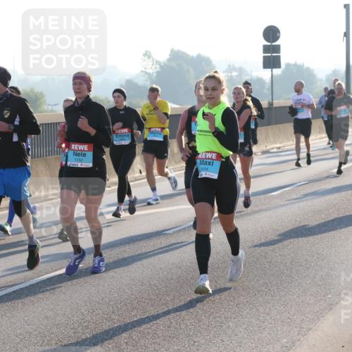 03.10.2025 - Köhlbrandbrückenlauf Lena Gebhardt http://msf.ph/oto/9055752 03.10.2025 09:17:09 Position 1 1152, 3454 meine-sportfotos.de