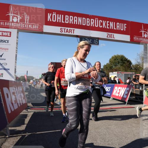 03.10.2025 - Köhlbrandbrückenlauf Lena Gebhardt http://msf.ph/oto/9055760 03.10.2025 13:24:16 Ziel 4286, 4442, 4529, 4555, 4657, 4664, 4673, 4698, 4942, 4943, 5085, 5107, 5321, 5350, 5432, 5986, 6119, 6168, 6169, 6306, 6643, 6701 meine-sportfotos.de