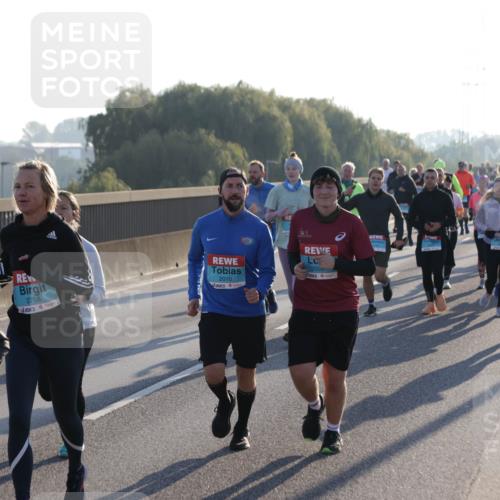 03.10.2025 - Köhlbrandbrückenlauf Jannik Wohlers http://msf.ph/oto/9055761 03.10.2025 09:20:42 Position 3 24, 2758, 2010, 2009, 3252 meine-sportfotos.de