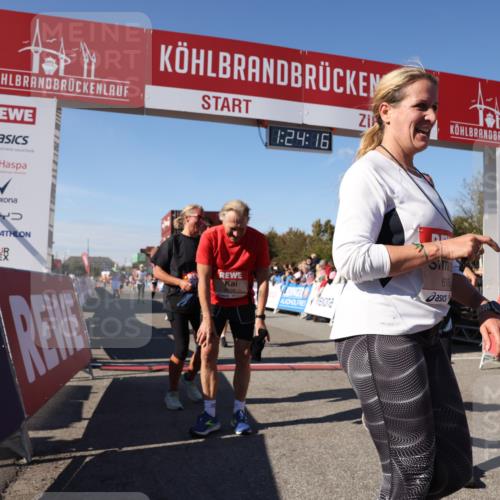 03.10.2025 - Köhlbrandbrückenlauf Lena Gebhardt http://msf.ph/oto/9055772 03.10.2025 13:24:17 Ziel 4286, 4442, 4529, 4555, 4657, 4664, 4673, 4698, 4942, 4943, 5085, 5107, 5321, 5350, 5432, 5986, 6119, 6168, 6169, 6306, 6643, 6701 meine-sportfotos.de