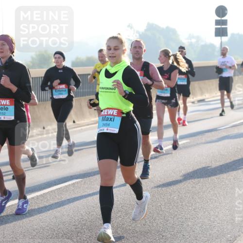 03.10.2025 - Köhlbrandbrückenlauf Lena Gebhardt http://msf.ph/oto/9055777 03.10.2025 09:17:10 Position 1 1383, 1152, 2024, 3454 meine-sportfotos.de