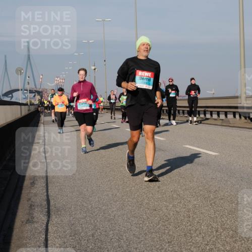 03.10.2025 - Köhlbrandbrückenlauf Fabian Wolf http://msf.ph/oto/9055815 03.10.2025 10:03:13 Position 3 2129, 2309 meine-sportfotos.de