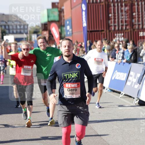 03.10.2025 - Köhlbrandbrückenlauf Jannik Wohlers http://msf.ph/oto/9055817 03.10.2025 13:10:31 Ziel 4386, 4429, 4479, 4710, 4711, 4774, 5229, 5383, 5689, 5738, 5889, 6024, 6177, 6294, 6779, 6781, 6782 meine-sportfotos.de