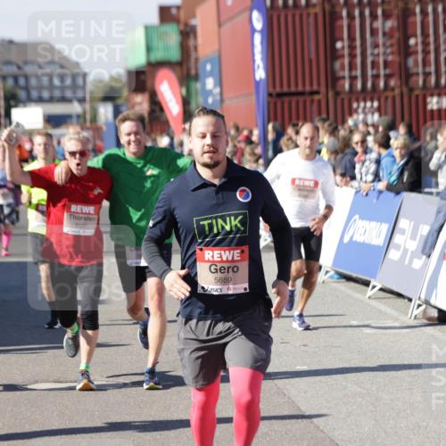 03.10.2025 - Köhlbrandbrückenlauf Jannik Wohlers http://msf.ph/oto/9055821 03.10.2025 13:10:31 Ziel 4386, 4429, 4479, 4710, 4711, 4774, 5229, 5383, 5689, 5738, 5889, 6024, 6177, 6294, 6779, 6781, 6782 meine-sportfotos.de