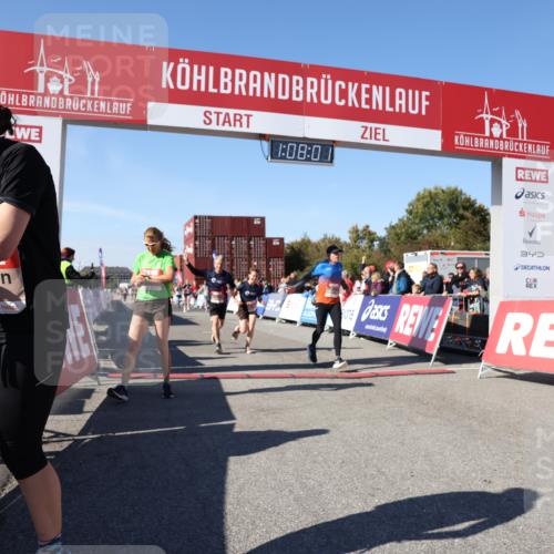 03.10.2025 - Köhlbrandbrückenlauf Lena Gebhardt http://msf.ph/oto/9055836 03.10.2025 13:08:01 Ziel 4107, 4184, 4310, 4357, 4395, 4639, 5959, 5993, 6022, 6120, 6163, 6244, 6348, 6409, 6635, 6651, 6696, 6752 meine-sportfotos.de
