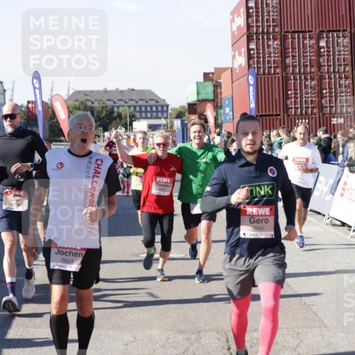 03.10.2025 - Köhlbrandbrückenlauf Jannik Wohlers http://msf.ph/oto/9055851 03.10.2025 13:10:32 Ziel 4386, 4429, 4479, 4514, 4710, 4711, 4774, 5229, 5383, 5689, 5738, 5889, 6024, 6177, 6294, 6779, 6781, 6782 meine-sportfotos.de