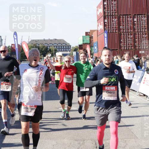 03.10.2025 - Köhlbrandbrückenlauf Jannik Wohlers http://msf.ph/oto/9055855 03.10.2025 13:10:32 Ziel 4386, 4429, 4479, 4514, 4710, 4711, 4774, 5229, 5383, 5689, 5738, 5889, 6024, 6177, 6294, 6779, 6781, 6782 meine-sportfotos.de