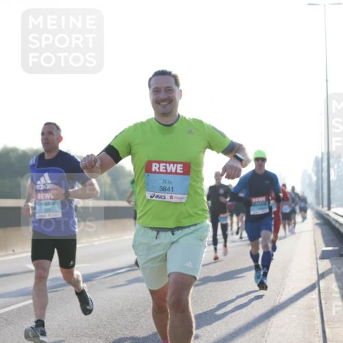 03.10.2025 - Köhlbrandbrückenlauf Jannik Wohlers http://msf.ph/oto/9055857 03.10.2025 09:12:59 Position 3 1086, 1028, 3841 meine-sportfotos.de