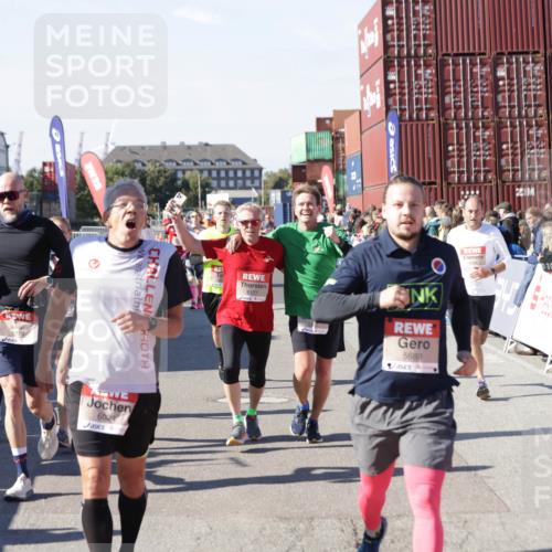 03.10.2025 - Köhlbrandbrückenlauf Jannik Wohlers http://msf.ph/oto/9055858 03.10.2025 13:10:32 Ziel 4386, 4429, 4479, 4514, 4710, 4711, 4774, 5229, 5383, 5689, 5738, 5889, 6024, 6177, 6294, 6779, 6781, 6782 meine-sportfotos.de