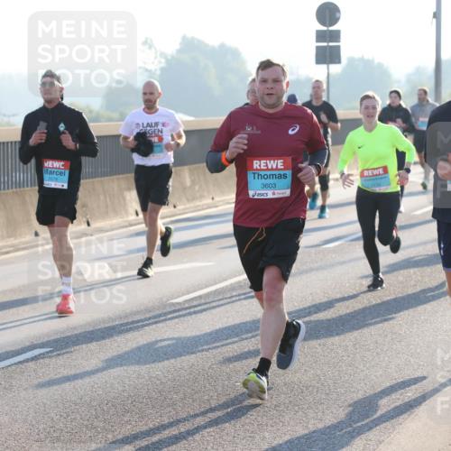 03.10.2025 - Köhlbrandbrückenlauf Lena Gebhardt http://msf.ph/oto/9055861 03.10.2025 09:17:13 Position 1 3378, 3603, 1110, 3143 meine-sportfotos.de