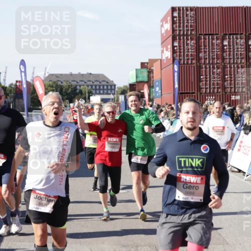 03.10.2025 - Köhlbrandbrückenlauf Jannik Wohlers http://msf.ph/oto/9055871 03.10.2025 13:10:32 Ziel 4386, 4429, 4479, 4514, 4710, 4711, 4774, 5229, 5383, 5689, 5738, 5889, 6024, 6177, 6294, 6779, 6781, 6782 meine-sportfotos.de