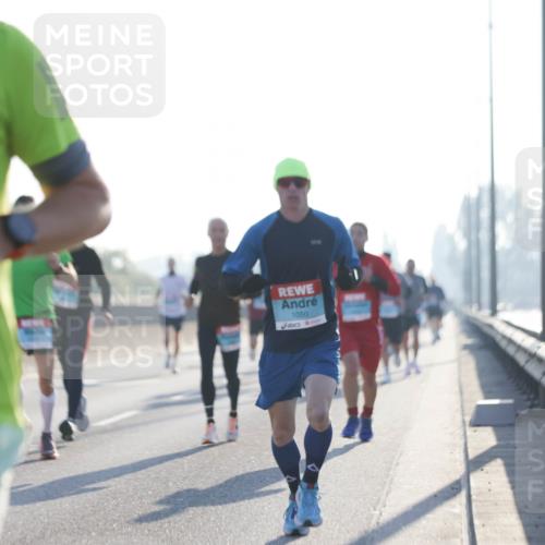 03.10.2025 - Köhlbrandbrückenlauf Jannik Wohlers http://msf.ph/oto/9055875 03.10.2025 09:13:00 Position 3 1050 meine-sportfotos.de