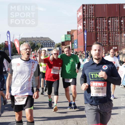 03.10.2025 - Köhlbrandbrückenlauf Jannik Wohlers http://msf.ph/oto/9055884 03.10.2025 13:10:32 Ziel 4386, 4429, 4479, 4514, 4710, 4711, 4774, 5229, 5383, 5689, 5738, 5889, 6024, 6177, 6294, 6779, 6781, 6782 meine-sportfotos.de