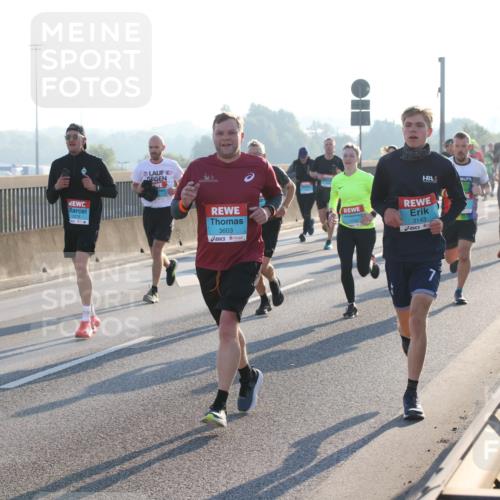 03.10.2025 - Köhlbrandbrückenlauf Lena Gebhardt http://msf.ph/oto/9055891 03.10.2025 09:17:13 Position 1 3603, 3143 meine-sportfotos.de
