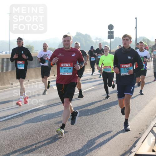 03.10.2025 - Köhlbrandbrückenlauf Lena Gebhardt http://msf.ph/oto/9055895 03.10.2025 09:17:13 Position 1 3378, 3603, 3143, 7 meine-sportfotos.de