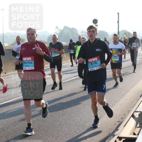 03.10.2025 - Köhlbrandbrückenlauf Lena Gebhardt http://msf.ph/oto/9055904 03.10.2025 09:17:14 Position 1 3378, 3603, 1077, 3143, 7 meine-sportfotos.de