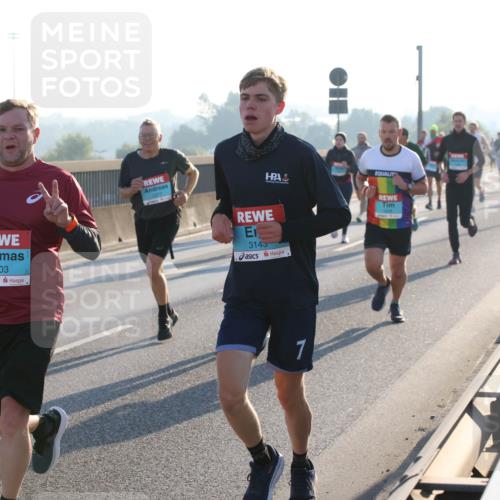 03.10.2025 - Köhlbrandbrückenlauf Lena Gebhardt http://msf.ph/oto/9055923 03.10.2025 09:17:14 Position 1 3378, 3603, 3145, 7 meine-sportfotos.de