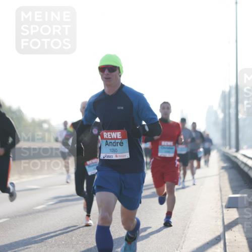 03.10.2025 - Köhlbrandbrückenlauf Jannik Wohlers http://msf.ph/oto/9055931 03.10.2025 09:13:00 Position 3 1050 meine-sportfotos.de