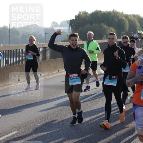 03.10.2025 - Köhlbrandbrückenlauf Jannik Wohlers http://msf.ph/oto/9055953 03.10.2025 09:20:46 Position 3 2448, 3162, 3537, 1348 meine-sportfotos.de