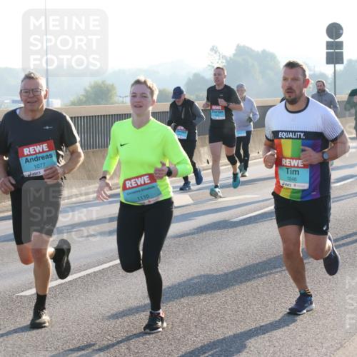 03.10.2025 - Köhlbrandbrückenlauf Lena Gebhardt http://msf.ph/oto/9055959 03.10.2025 09:17:15 Position 1 1077, 1110, 1248 meine-sportfotos.de