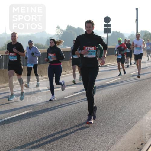 03.10.2025 - Köhlbrandbrückenlauf Lena Gebhardt http://msf.ph/oto/9056016 03.10.2025 09:17:17 Position 1 368 meine-sportfotos.de