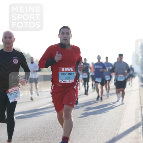 03.10.2025 - Köhlbrandbrückenlauf Jannik Wohlers http://msf.ph/oto/9056021 03.10.2025 09:13:02 Position 3 1020, 3705 meine-sportfotos.de