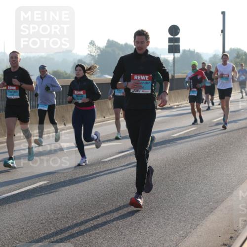 03.10.2025 - Köhlbrandbrückenlauf Lena Gebhardt http://msf.ph/oto/9056030 03.10.2025 09:17:17 Position 1  meine-sportfotos.de