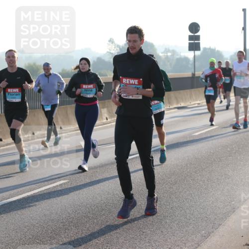 03.10.2025 - Köhlbrandbrückenlauf Lena Gebhardt http://msf.ph/oto/9056037 03.10.2025 09:17:17 Position 1 1457, 1045, 1449, 3812 meine-sportfotos.de