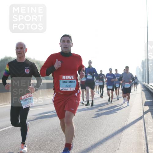 03.10.2025 - Köhlbrandbrückenlauf Jannik Wohlers http://msf.ph/oto/9056059 03.10.2025 09:13:03 Position 3 1020, 3705 meine-sportfotos.de