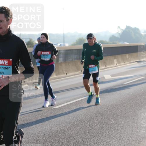 03.10.2025 - Köhlbrandbrückenlauf Lena Gebhardt http://msf.ph/oto/9056060 03.10.2025 09:17:18 Position 1 1368 meine-sportfotos.de