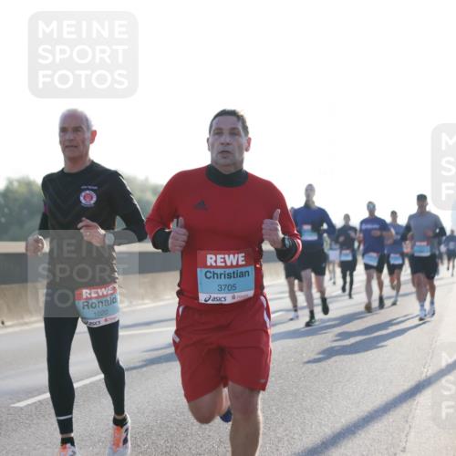 03.10.2025 - Köhlbrandbrückenlauf Jannik Wohlers http://msf.ph/oto/9056077 03.10.2025 09:13:03 Position 3 1020, 3705 meine-sportfotos.de